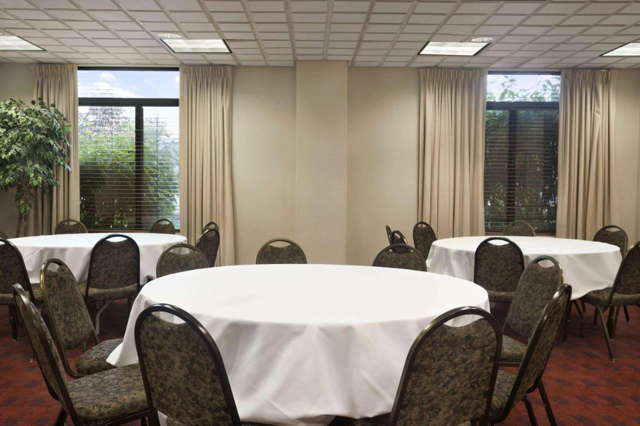 Hotel Wingate By Wyndham Chicago Schaumburg Esterno foto